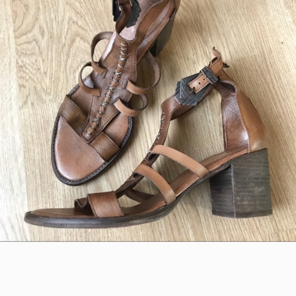 Veracruz leather buckle sandals heels brown 41